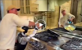 A guy regretted leaving his robot at the stove