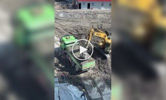 Shanghai has strict rules for transporting construction waste