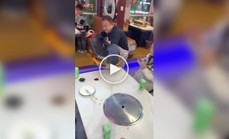 Необычная подача блюда в Китае