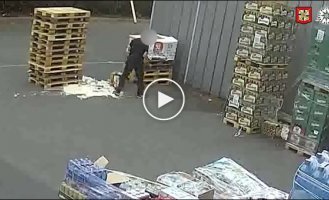 Drunk Czech man tries to steal crates of beer