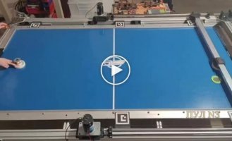 Робот для игры в аэрохоккей