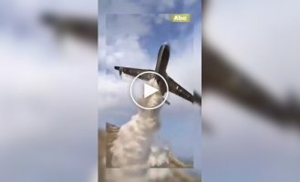 Бе-200 пролетел прямо над людьми во время сброса воды на пожар в Алжире