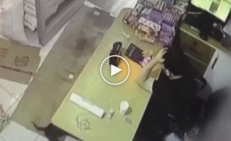 Mischievous cat scared a store employee