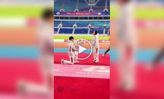 A sweet and romantic moment at the All-China Paralympic Games