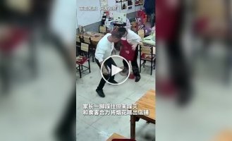 Мальчик поджег пиротехнику в кафе родителей