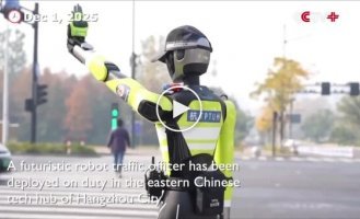 В Китае запустили первого робота-регулировщика с ИИ