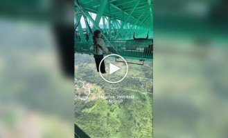 625 meters above the ground: Bungee jumping for the bravest has been launched in China