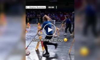 Чемпионат по мытью полов среди женщин прошел в США