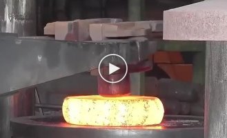 How a giant swivel head is made