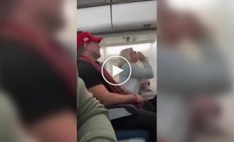 Женщина устроила истерику в самолете, увидев рядом мужчину в кепке MAGA