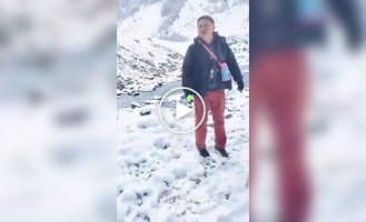 Туриста раздавило глыбой льда в ледяной пещере