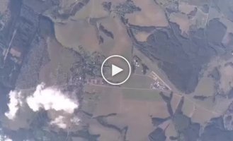 Мужчина потерял сознание во время прыжка с парашютом