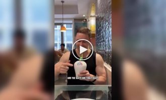 A restroom-themed restaurant has opened in Taiwan