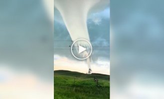 Amazing tornado in California