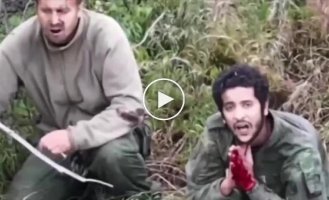 Two foreign mercenaries from Russian army raised their hands in front of Ukrainian drone and surrendered