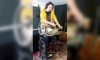 Парень совместил швейную машину с колесной лирой, и вот как это звучит