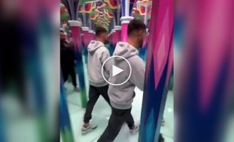 Нескучный зеркальный лабиринт