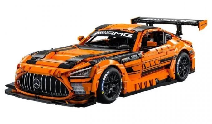 Лучший подарок мальчику на Новый год: Mercedes-AMG GT3 в масштабе 1:8 с официальной лицензией (3 фото + видео)