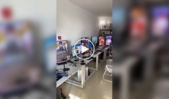 У Китаї запустили ІІ-ферму з 20 аватарами для одночасних стримувань