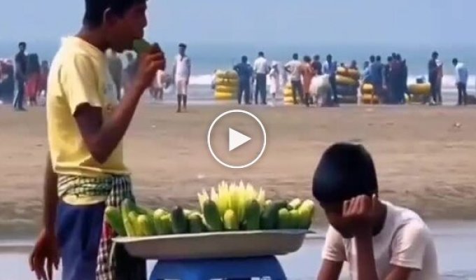 A vendor "refreshed" cucumbers in a strange way