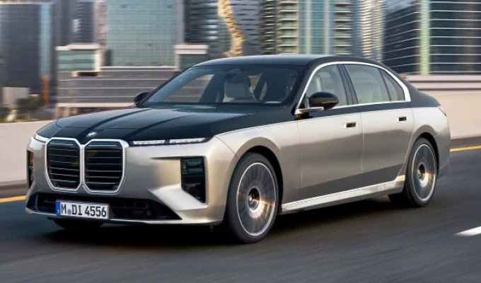 Нова BMW 7-ї серії: гібриди, «електрички» та 31-дюймовий екран у стелі (6 фото)