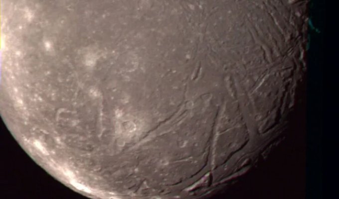 Ariel: Uranus's moon with a 170-kilometer-deep ocean (4 photos)