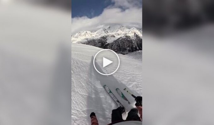 Seconds before disaster: a skier and her dog were almost buried in an avalanche
