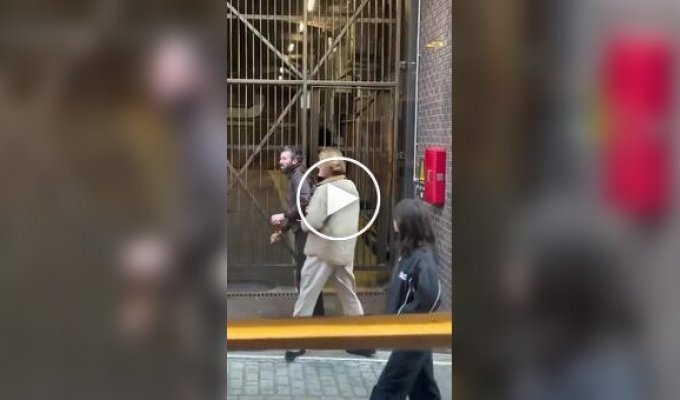 Він вибрав не самий очевидний шлях tags_(реакція), Відео, Діти, двері, кумедно, допомога, сміх