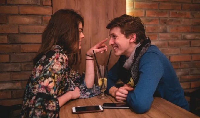 Неосознанное влечение: тайные сигналы, которые свидетельствуют о том, что в вас влюблены (6 фото)