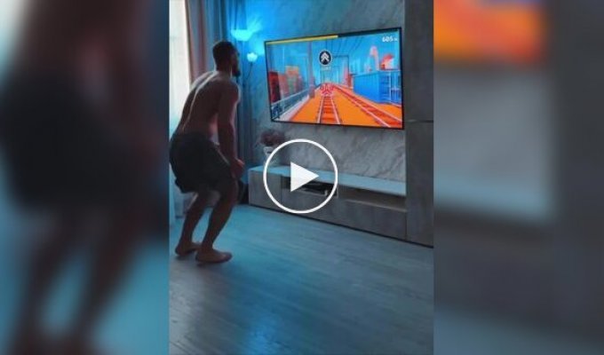 A guy came up with an unusual way to burn calories while playing