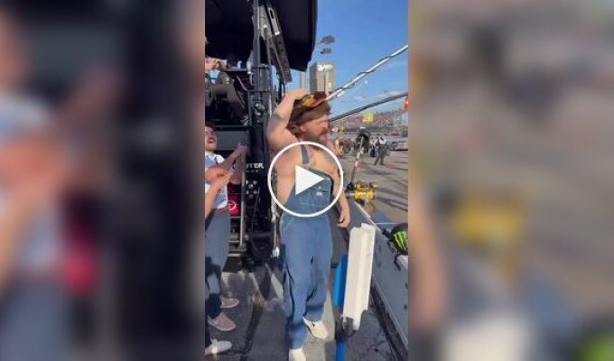 A dark-skinned comedian attended a race in the guise of a white redneck