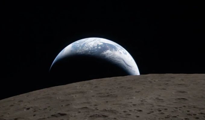 NASA опубликовало новые снимки космоса, включая редкое лунное затмение с обратной стороны Луны (10 фото)