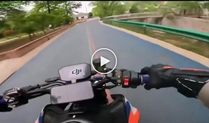 Фееричное окончание покатушек на мотоцикле