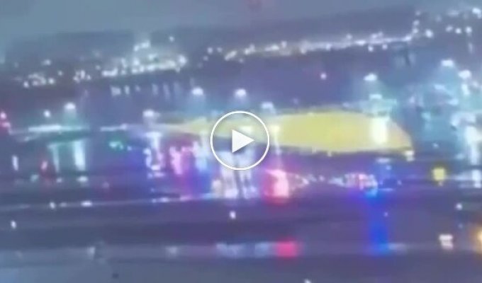 У США літак врізався в пожежну машину в аеропорту