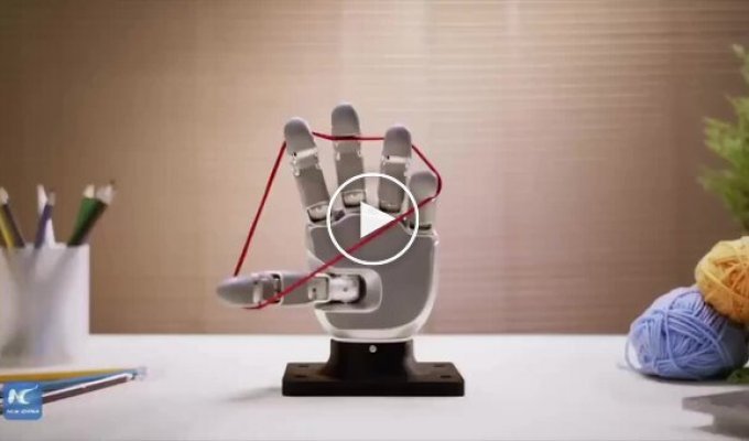 A robotic hand that moves like a real one