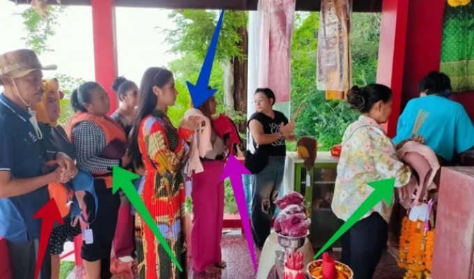 The island where everyone brings bras (5 photos)