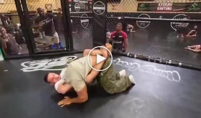 Бросок бодибилдинга против техники борцов MMA: Ларри Уилс в октагоне