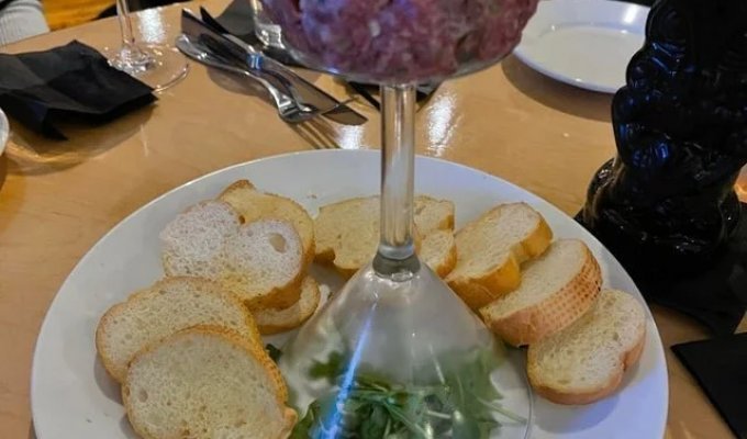 Нелепая подача блюд в кафе и ресторанах (21 фото)