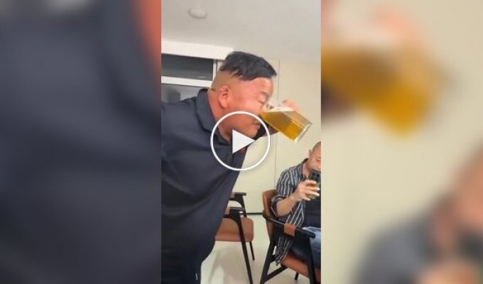 Чоловік випив пиво через ніс