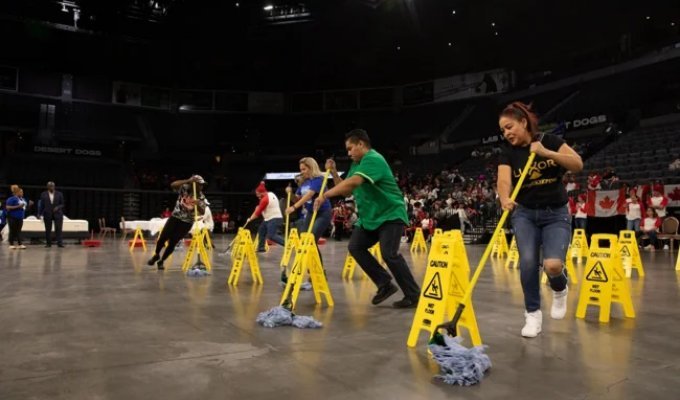 «Олимпиада Чистоты» в США (1 фото + 1 видео)