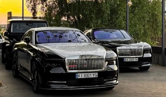 Rolls-Royce во время войны: в Украине зарегистрировали 33 электрических Spectre (4 фото)