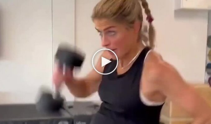 An athlete's training in late pregnancy