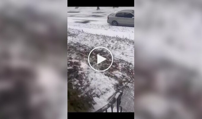 Підліток перестарався зі прибиранням снігу