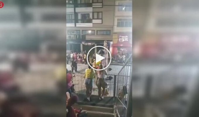 Рио-де-Жанейро: яркий карнавал и «наблюдательные» спутницы