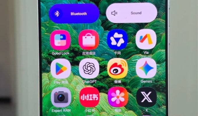 A Stunning Feature of the New Samsung (2 photos)