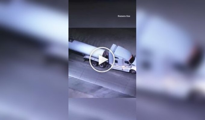 GTA in real time: criminals stole four cars and fled from the police