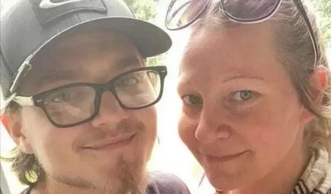 Женщина вышла замуж за 22-летнего друга своего сына (5 фото)