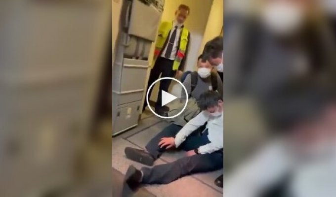 Drunk Chinese officials attempted to force their way onto a plane