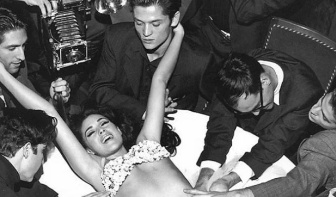 Global Sex Symbol: Rare Photos of Monica Bellucci (26 Photos)