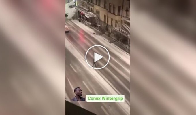 Slippery road in Berlin turned into a challenge for passersby